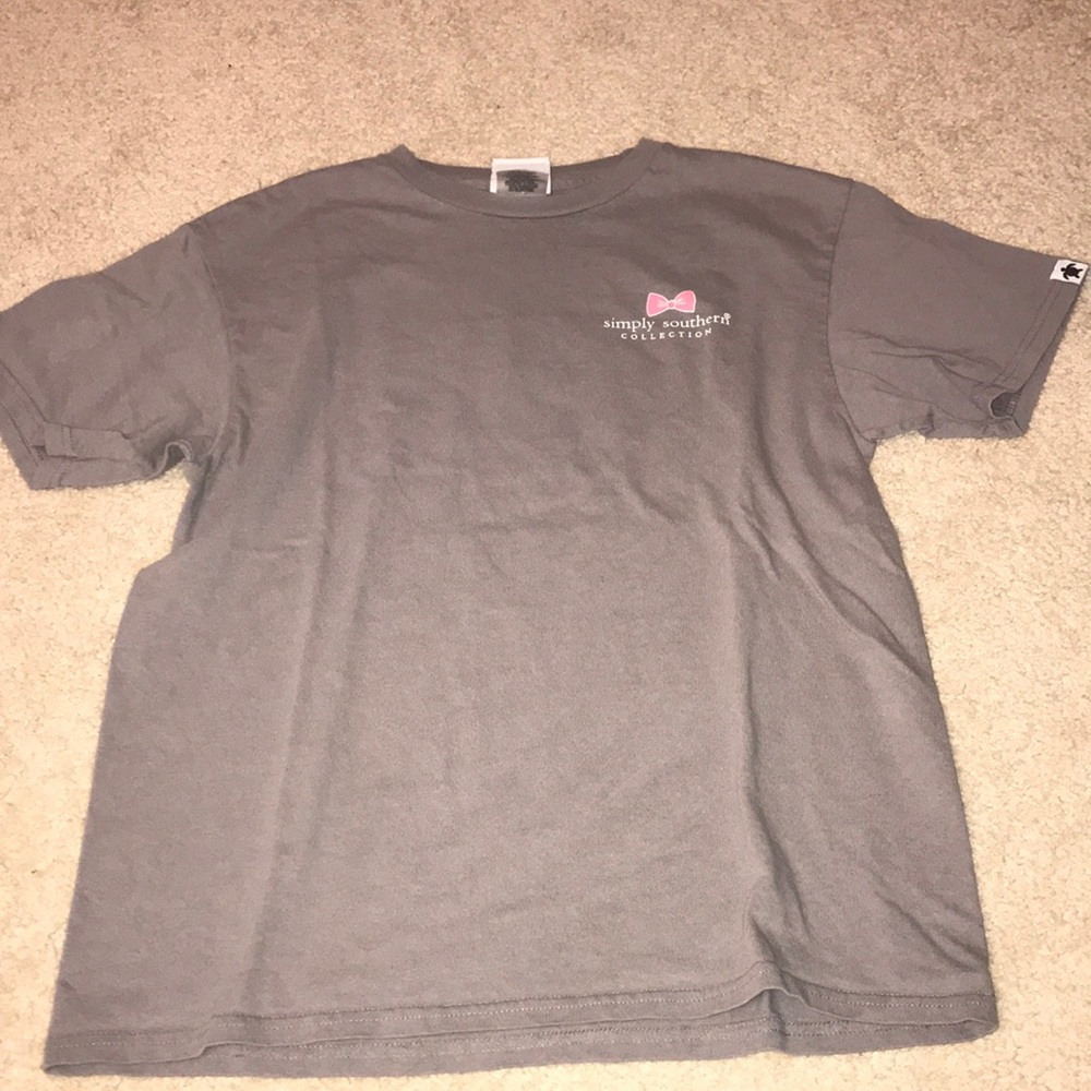 gray t-shirt